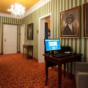 4* Hotel House